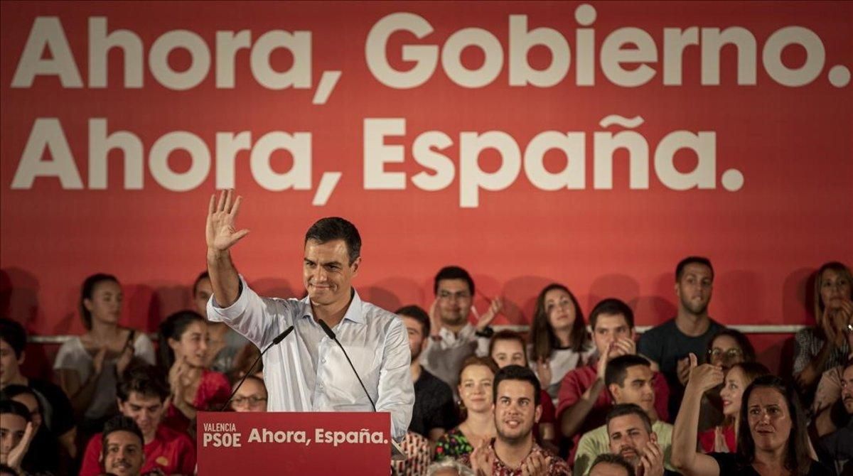 Sánchez aparca el federalisme i apuja el to sobre Catalunya Sánchez aparca el federalisme i apuja el to sobre Catalunya