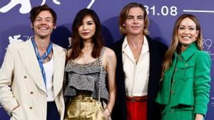 Harry Styles, Gemma Chan, Chris Pine y Olivia Wilde, tras la presentación de ’’No te preocupes, querida’ en Venecia