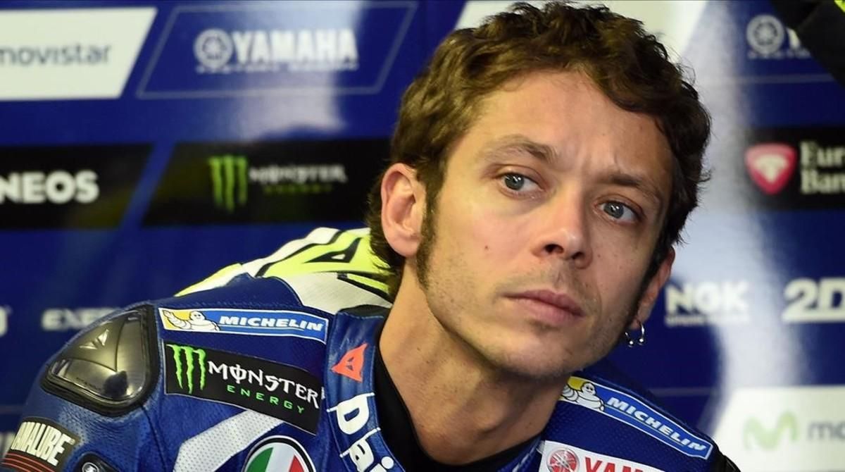 Valentino Rossi, en el box de Movistar-Yamaha. Valentino Rossi, en el box de Movistar-Yamaha.