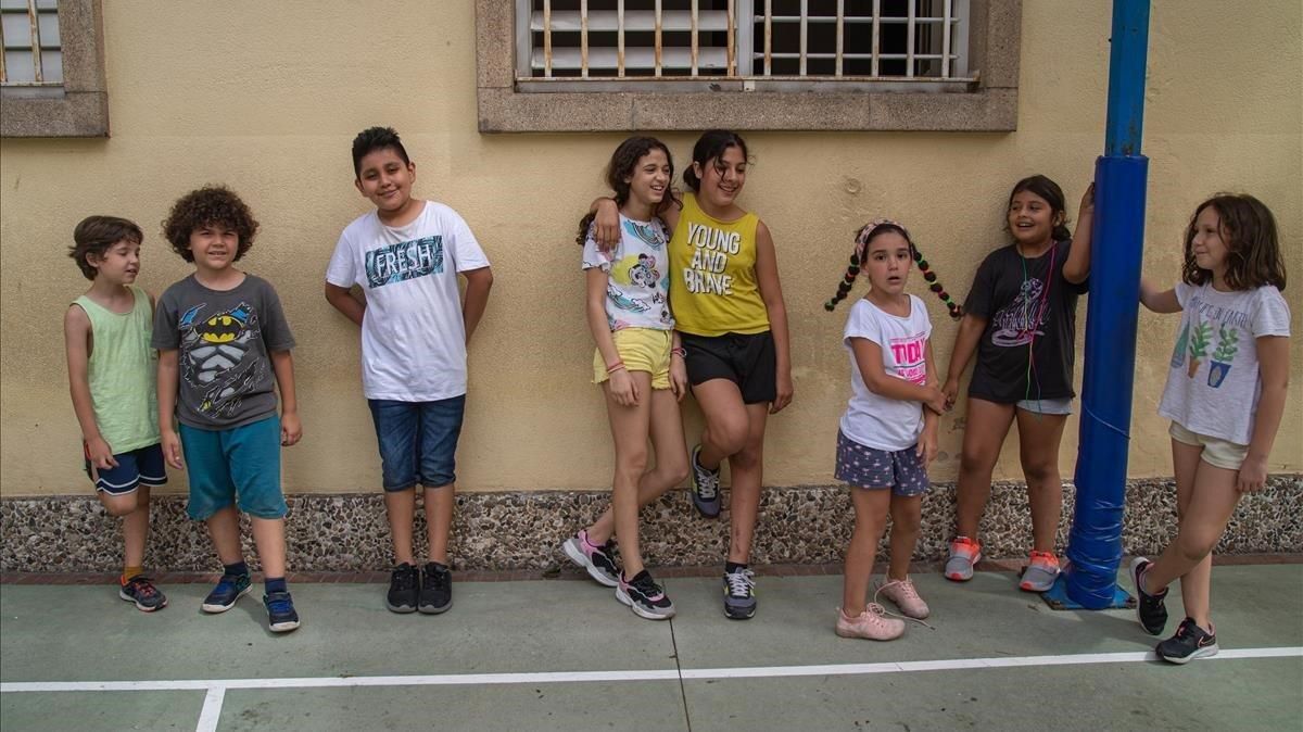 Alumnos de la escuela Octavio Paz, en Barcelona, durante el casal que organiza el centro. Alumnos de la escuela Octavio Paz, en Barcelona, durante el casal que organiza el centro.
