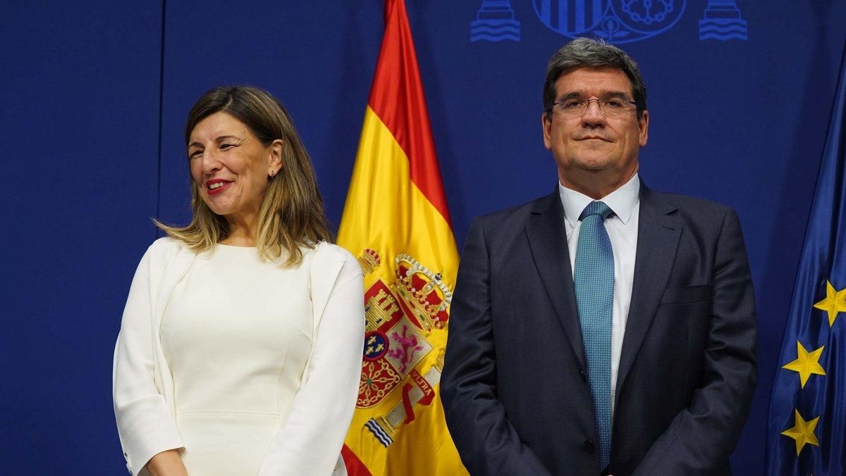La ministra de Trabajo, Yolanda Díaz, y el ministro de Inclusión, José Luís Escrivá, en su toma de posesión como ministros. La ministra de Trabajo, Yolanda Díaz, y el ministro de Inclusión, José Luís Escrivá, en su toma de posesión como ministros.