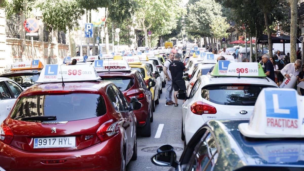 Las Autoescuelas Firman La Paz Con Trafico Al Desatascarse Los Examenes