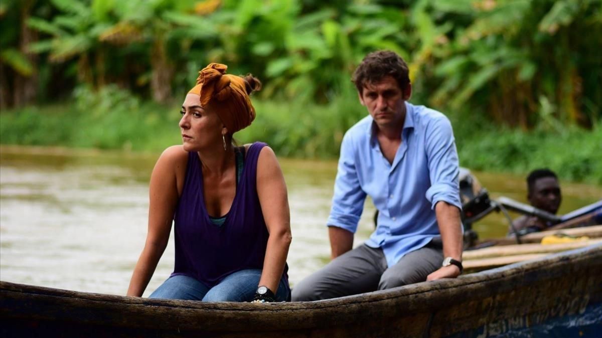 Candela Peña y Raúl Arévalo en una escena de ’Black Beach’. Candela Peña y Raúl Arévalo en una escena de ’Black Beach’.
