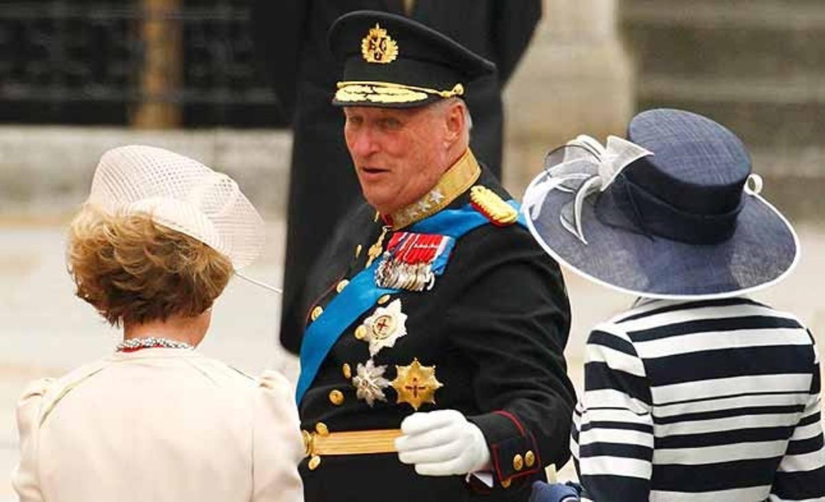 El rey Harald de Noruega a su llegada a la abadía de Westminster. El rey Harald de Noruega a su llegada a la abadía de Westminster.