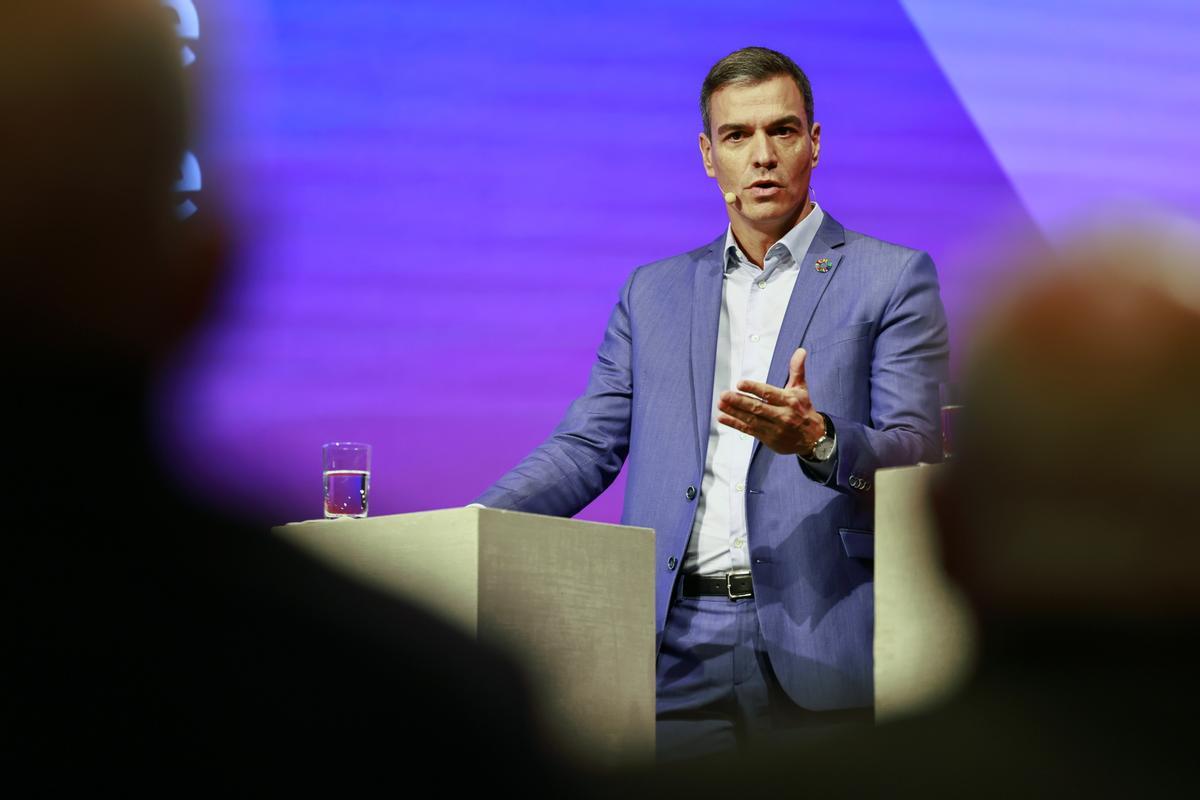 El CIS da a Sánchez su mejor dato electoral de la legislatura y frena el auge de Feijóo El CIS da a Sánchez su mejor dato electoral de la legislatura y frena el auge de Feijóo