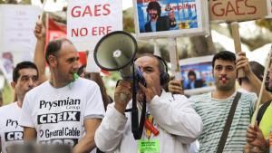 Manifestación de trabajadores afectados por un ERE, frente al Parlament de Catalunya.