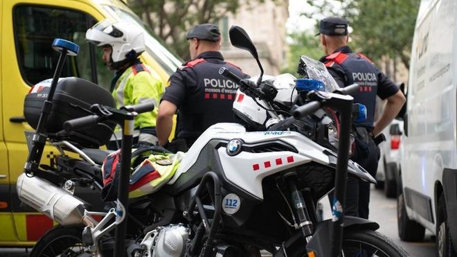 Operativo de Mossos contra la delincuencia habitual en Barcelona.