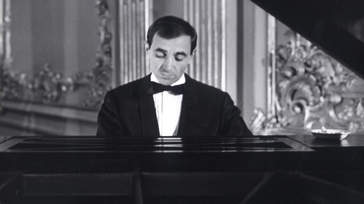 Aznavour en la película ’Tirad contra el pianista’ de François Truffaut Aznavour en la película ’Tirad contra el pianista’ de François Truffaut