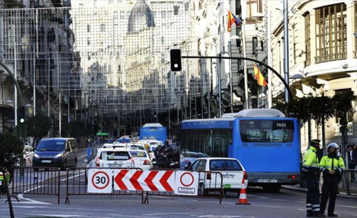 Restricciones de tráfico en la Gran Vía madrileña en las pasadas navidades.
