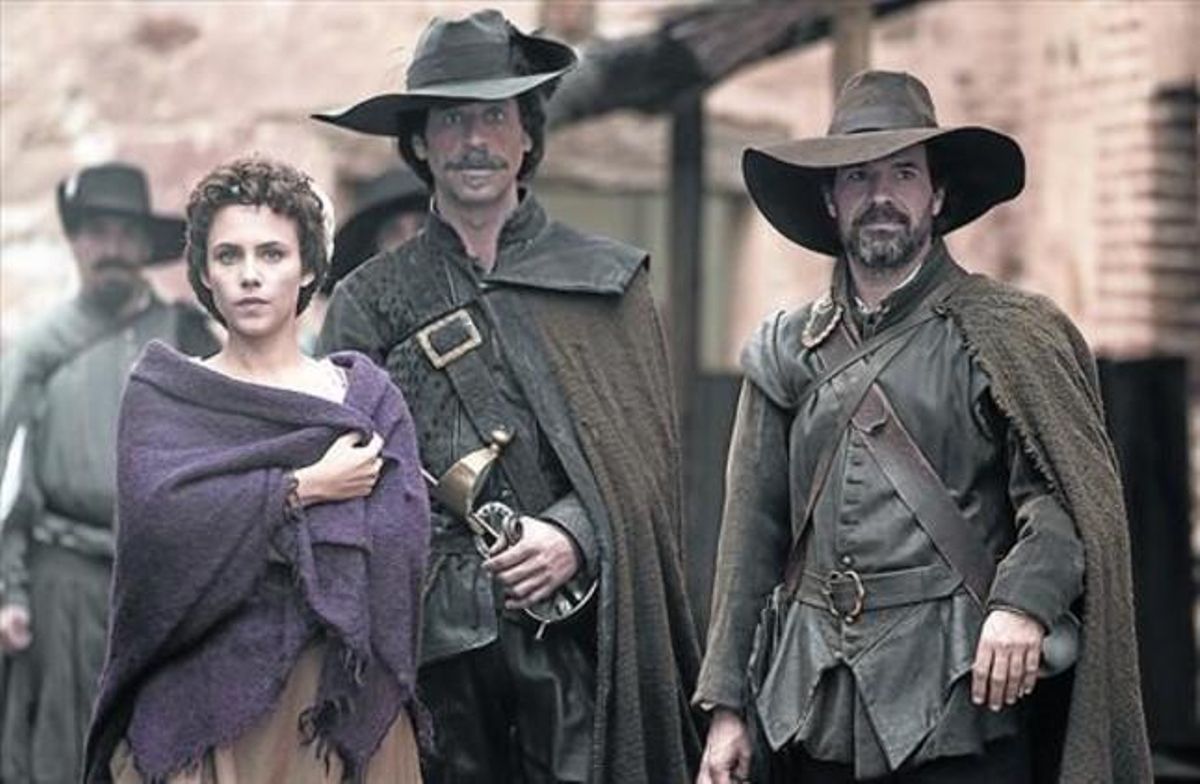 Aura Garrido, Nacho Fresneda y Rodolfo Sancho, en ’El Ministerio del Tiempo’, serie que adelanta su emisión. Aura Garrido, Nacho Fresneda y Rodolfo Sancho, en ’El Ministerio del Tiempo’, serie que adelanta su emisión.