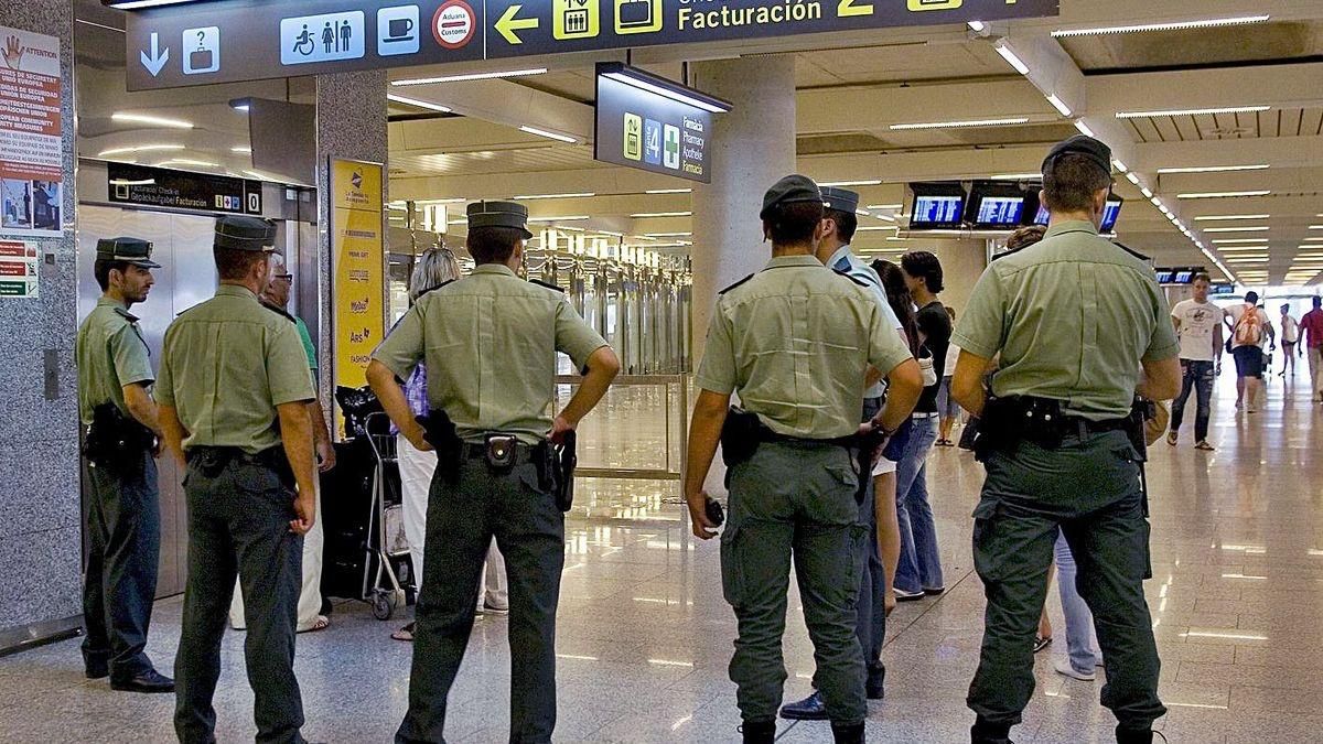 Agentes de la Guardia Civil en Son Sant Joan, donde ocurrieron los hechos en agosto de 2017. Agentes de la Guardia Civil en Son Sant Joan, donde ocurrieron los hechos en agosto de 2017.