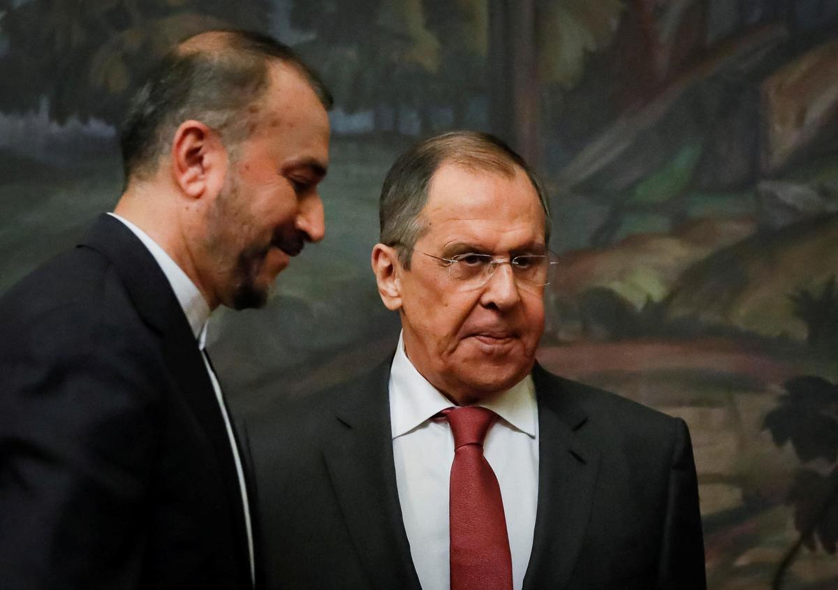 El ministro de Exteriores ruso, Serguéi Lavrov, y su homólogo iraní, Hossein Amir-Abdollahian, este miércoles en Moscú. El ministro de Exteriores ruso, Serguéi Lavrov, y su homólogo iraní, Hossein Amir-Abdollahian, este miércoles en Moscú.