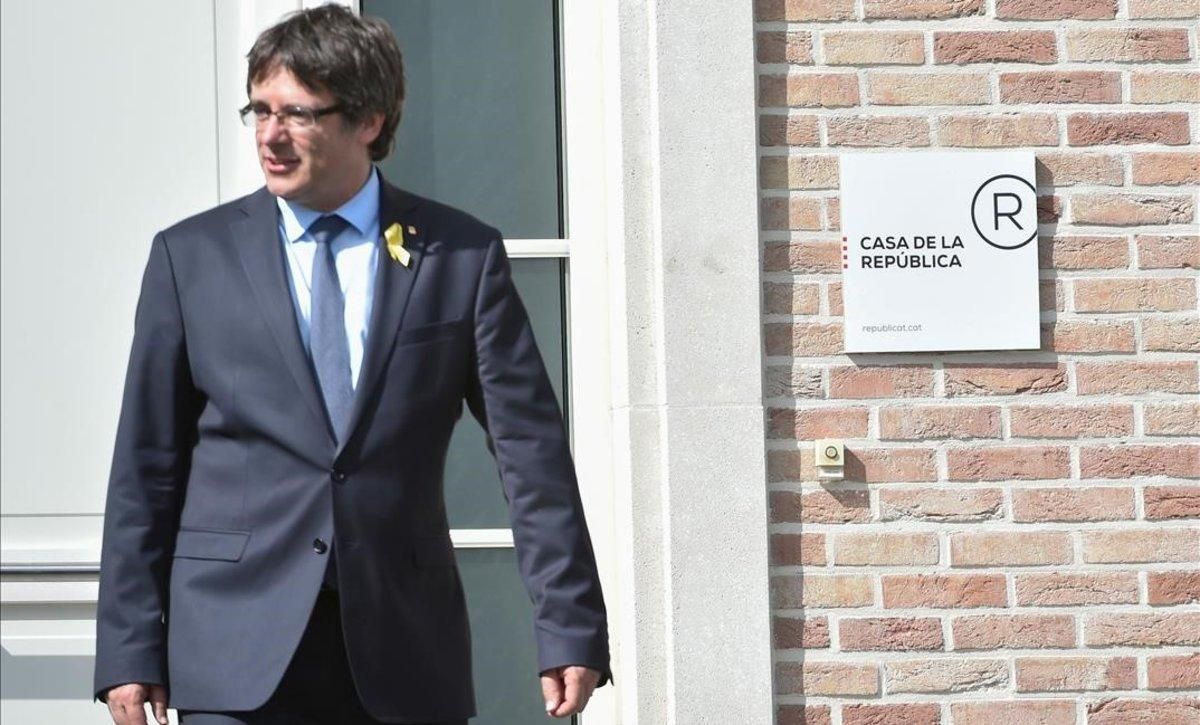 Carles Puigdemont, en la Casa de la República, en Waterloo (Bélgica). Carles Puigdemont, en la Casa de la República, en Waterloo (Bélgica).