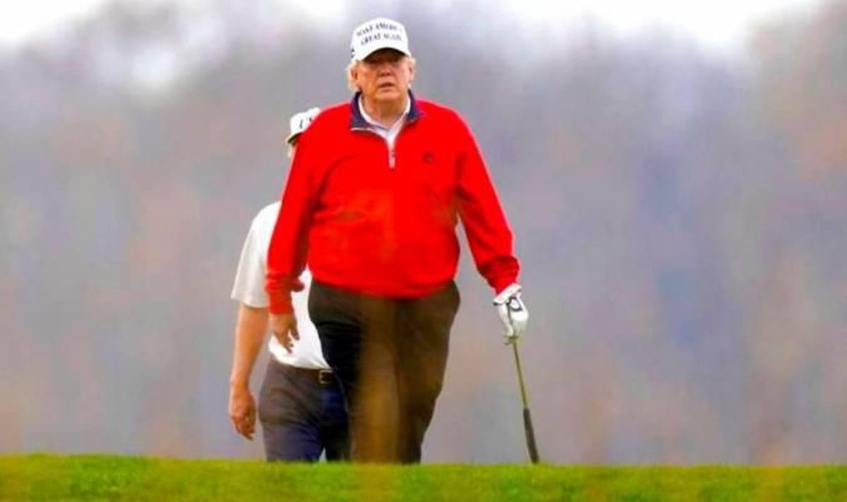 Trump, en una imagen de archivo jugando al golf. Trump, en una imagen de archivo jugando al golf.