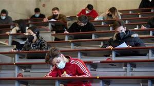 Estudiantes de economía de la Universidad de Murcia (UMU), el 12 de enero durante un examen de marketing.
