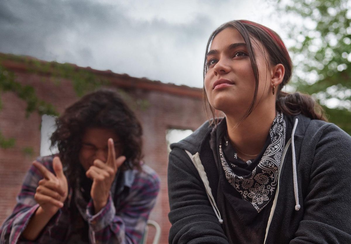 D’Pharaoh Woon-A-Tai y Devery Jacobs en ’Reservation dogs’. D’Pharaoh Woon-A-Tai y Devery Jacobs en ’Reservation dogs’.