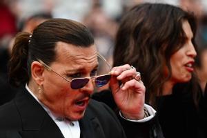 Johnny Depp y Maïwenn, llegando a la gala inaugural del Festival de Cannes.