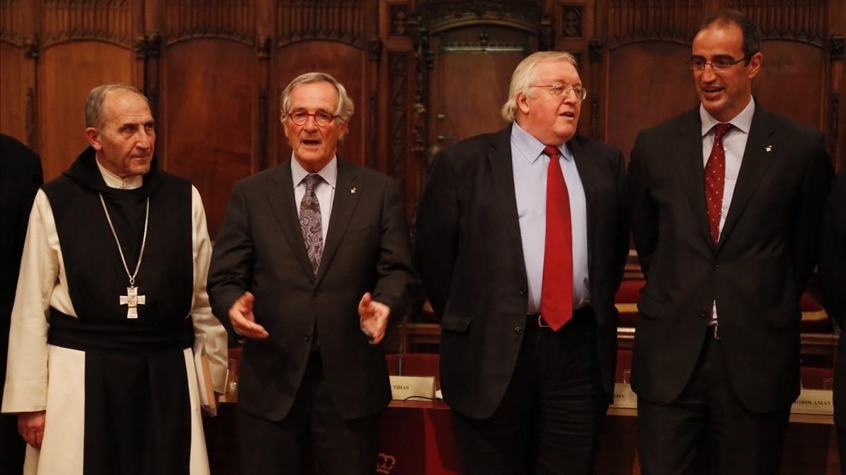 El abad de Poblet, Josep Alegre, el alcalde Xavier Trias, Paul Preston y Antoni Vives, durante el acto en que se ratificó la cesión del archivo del historiador. El abad de Poblet, Josep Alegre, el alcalde Xavier Trias, Paul Preston y Antoni Vives, durante el acto en que se ratificó la cesión del archivo del historiador.