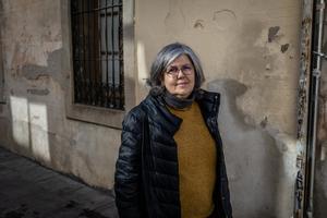 Maria Guardia, vecina de Sant Andreu que tiene que esperar un mes para acceder a su CAP.