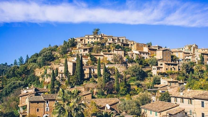 Deià prohibeix el consum d'alcohol a les terrasses i la venda a domicili les 24 hores - Vimarsana News