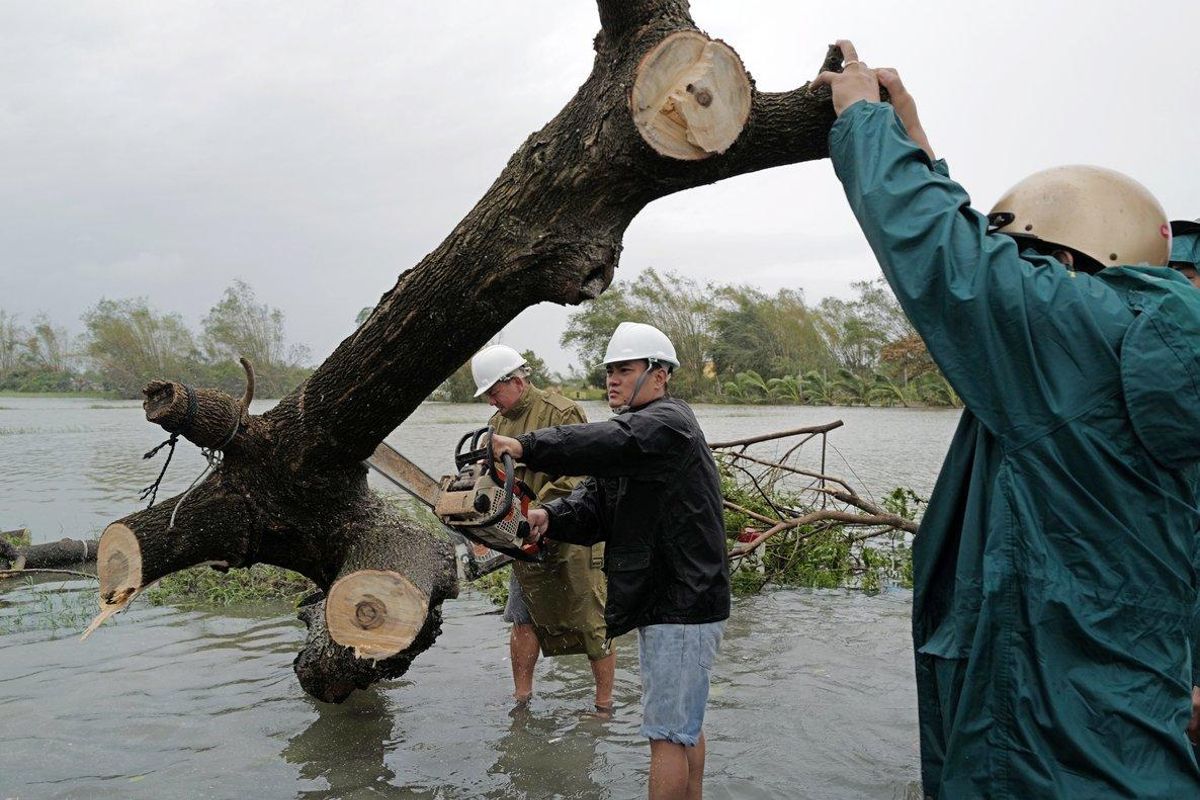 Las provincias afectadas por el tifón llevan un mes sufriendo el azote constante de tres temporales consecutivos. Las provincias afectadas por el tifón llevan un mes sufriendo el azote constante de tres temporales consecutivos.