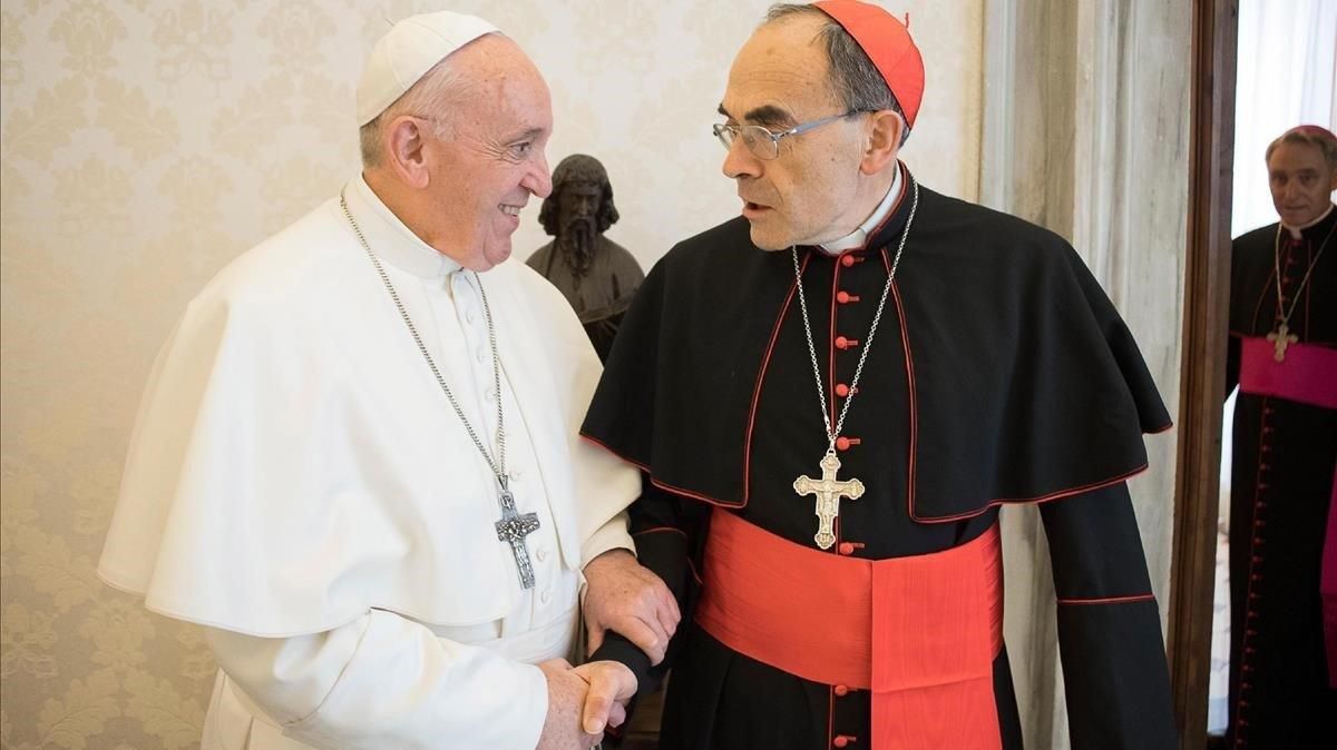 El papa Francisco, tras recibir el pasado lunes al cardenal Philippe Barbarin en el Vaticano El papa Francisco, tras recibir el pasado lunes al cardenal Philippe Barbarin en el Vaticano