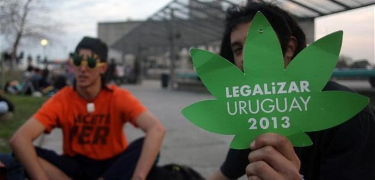  Manifestación a favor de la legalización de la marihuana fuera del Congreso.
