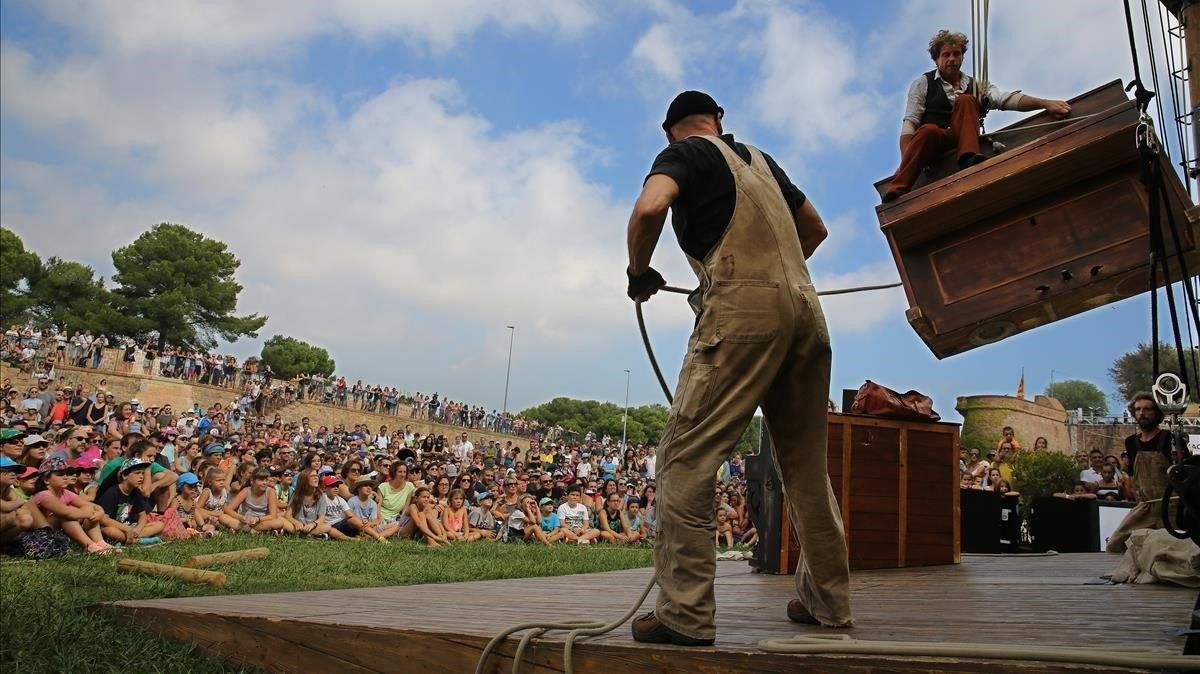 Actuación de un grupo belga en el Castell de Montjuïc en la Mercè del año pasado. Actuación de un grupo belga en el Castell de Montjuïc en la Mercè del año pasado.