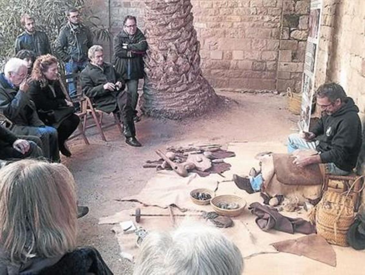 Un taller de arqueología en el Raval. Un taller de arqueología en el Raval.
