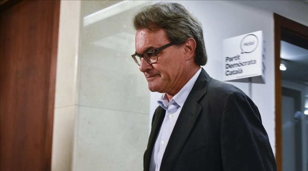 El expresidente de la Generalitat Artur Mas, en la sede del PDECat. El expresidente de la Generalitat Artur Mas, en la sede del PDECat.