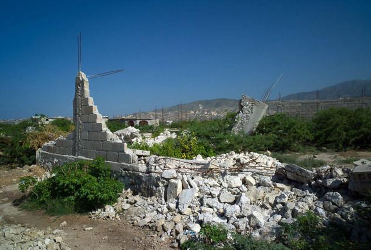 Casa derruida tras el desalojo de una familia en el campo de desplazados de Canaan. Casa derruida tras el desalojo de una familia en el campo de desplazados de Canaan.