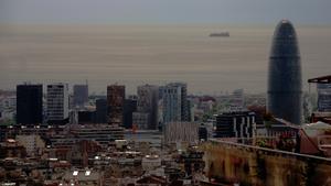 Vista panorámica de Barcelona con polvo sahariano, la famosa calima.