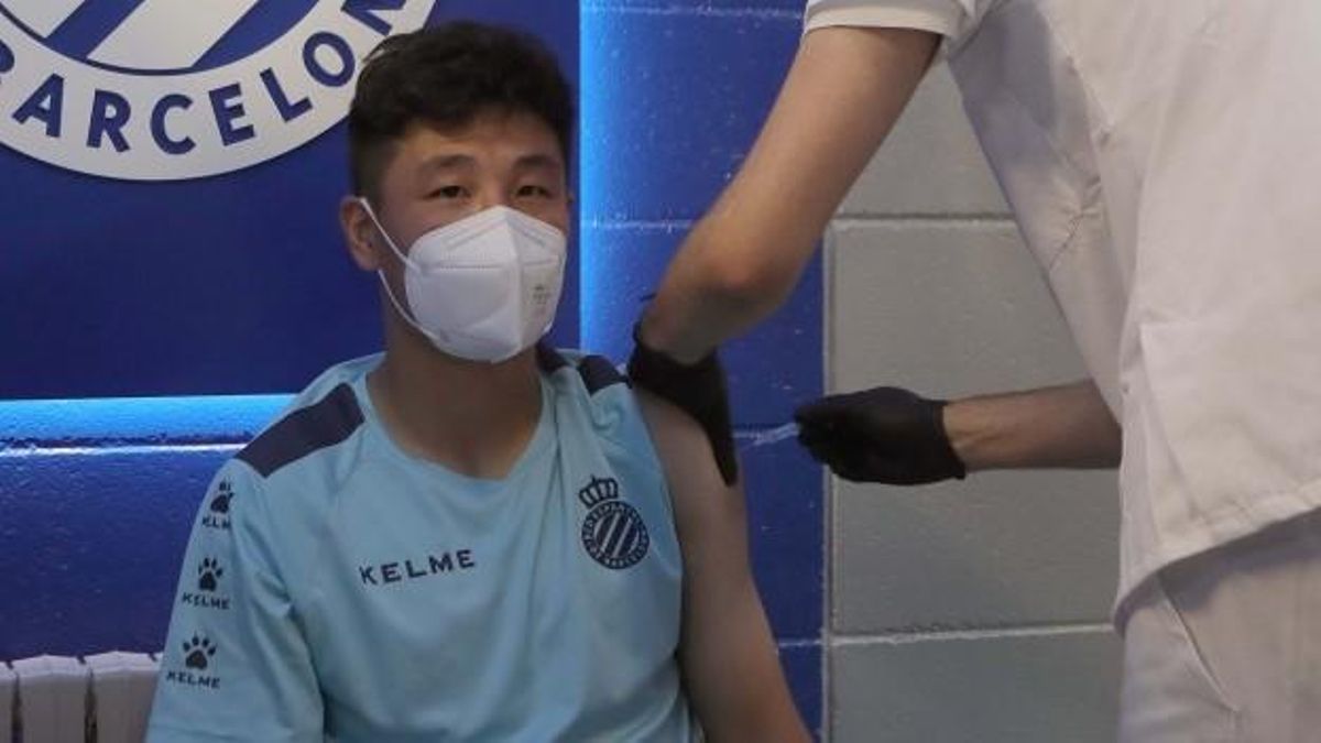Wu Lei recibe la vacuna, este sábado en la ciudad deportiva blanquiazul. Wu Lei recibe la vacuna, este sábado en la ciudad deportiva blanquiazul.