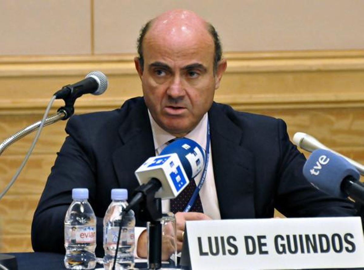 El ministro de Economía español, Luis De Guindos, durante la rueda de prensa que ha ofrecido este sábado en Tokio. El ministro de Economía español, Luis De Guindos, durante la rueda de prensa que ha ofrecido este sábado en Tokio.
