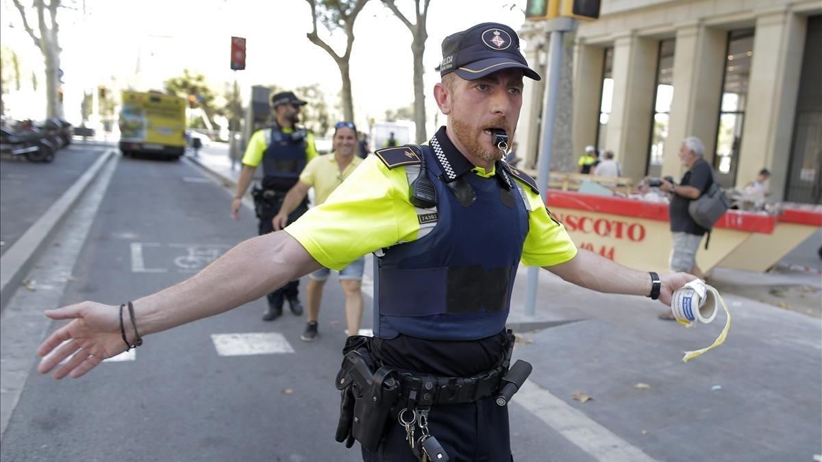 Cordón policial en Barcelona. Cordón policial en Barcelona.
