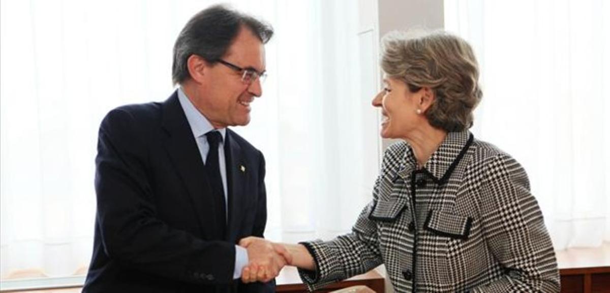 El ’president’, Artur Mas, y la directora general de la Unesco, Irina Bokova, este lunes en París.