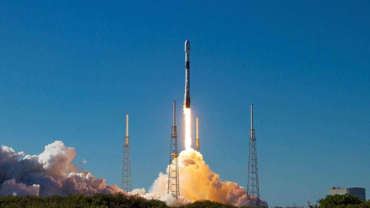 SpaceX porta a l’espai el primer satèl·lit desenvolupat per una firma emergent del Brasil SpaceX porta a l’espai el primer satèl·lit desenvolupat per una firma emergent del Brasil
