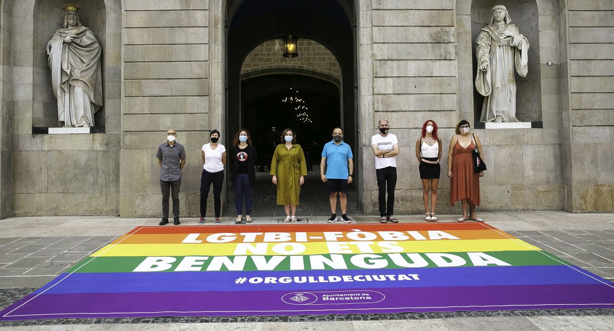 Barcelona presenta una alfombra contra el odio LGTBI. Barcelona presenta una alfombra contra el odio LGTBI.