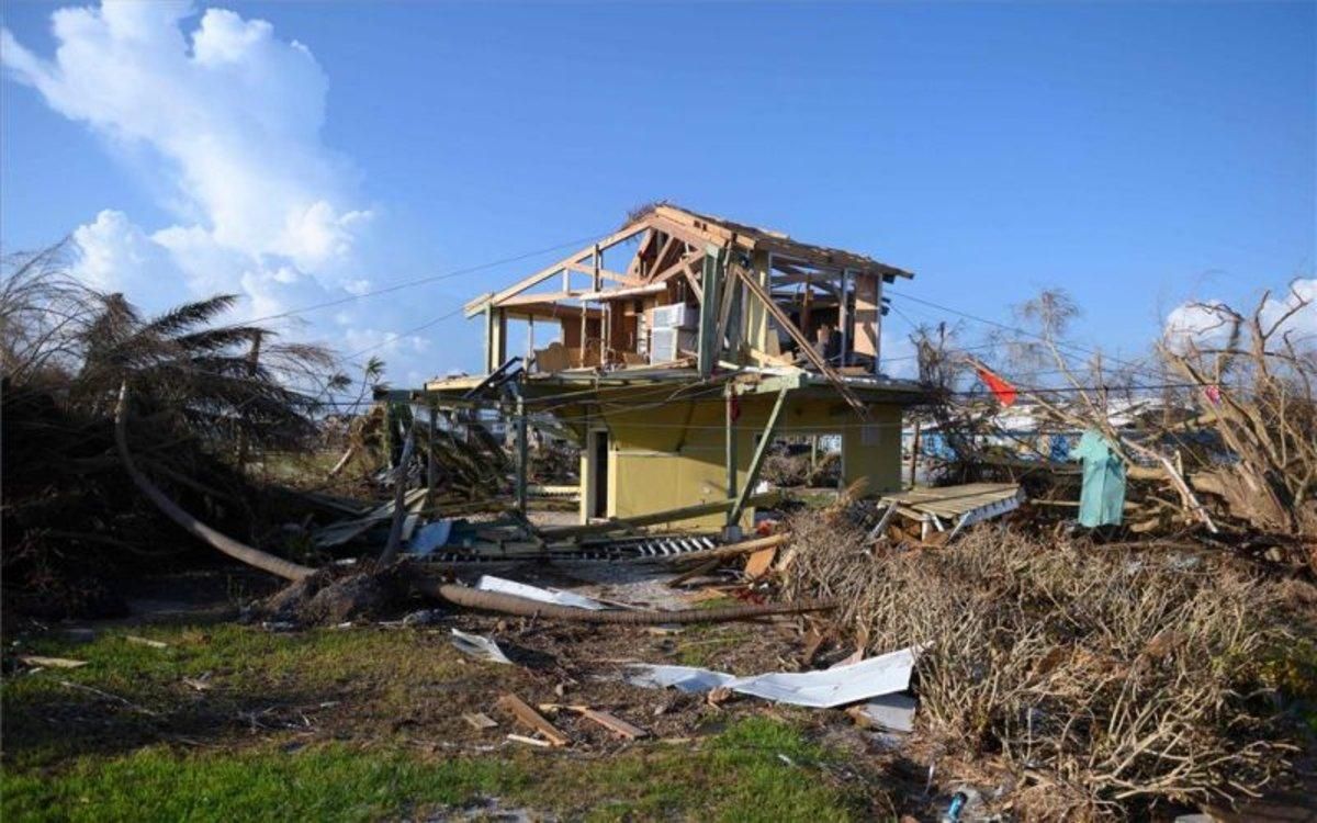 Una casa en muy malas condiciones por el paso del huracán Dorian en Bahamas. Una casa en muy malas condiciones por el paso del huracán Dorian en Bahamas.