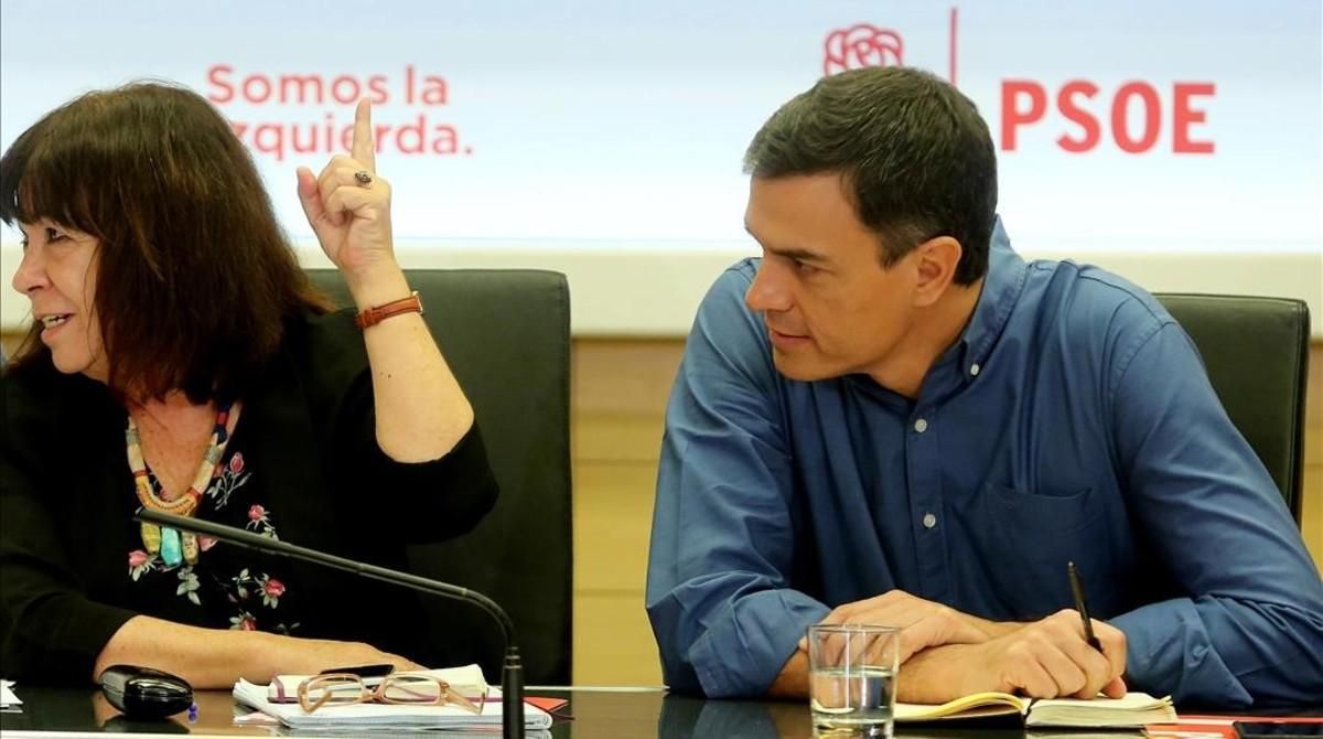 Cristina Narbona y Pedro Sánchez, el pasado 24 de julio en la sede del PSOE. Cristina Narbona y Pedro Sánchez, el pasado 24 de julio en la sede del PSOE.