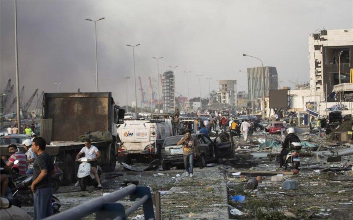 Las calles aledañas al puerto de Beirut luego de la terrible explosión.