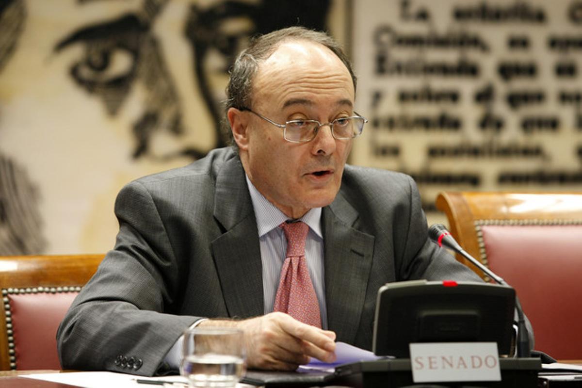 El gobernador del Banco de España, Luis María Linde, el pasado noviembre en el Senado.