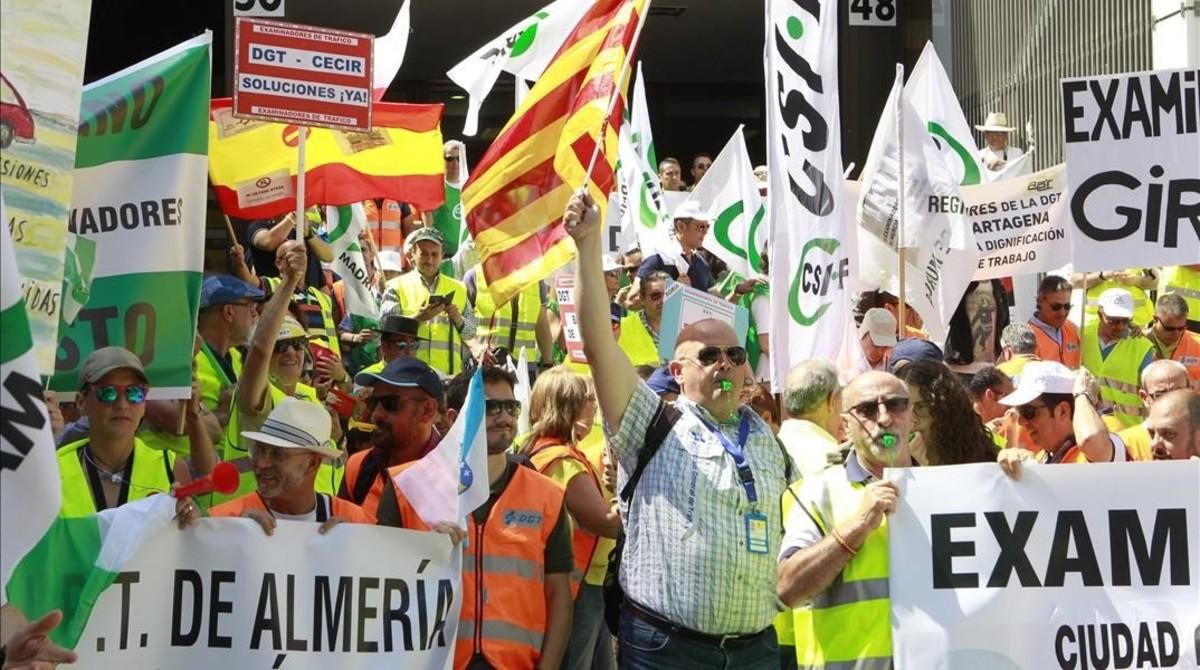 Manifestación de examinadores de tráfico en Madrid. Manifestación de examinadores de tráfico en Madrid.