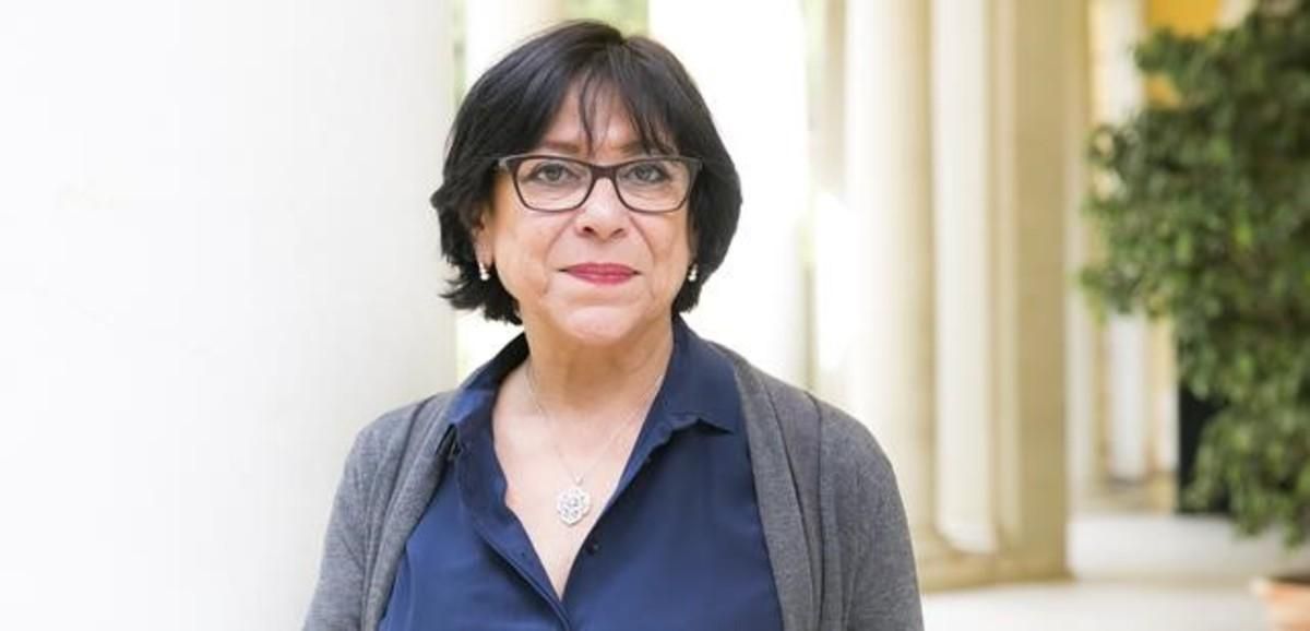 Zenia El Tibi, ensayista, periodista y presidenta de la Asociación de mujeres árabes de la prensa. Zenia El Tibi, ensayista, periodista y presidenta de la Asociación de mujeres árabes de la prensa.