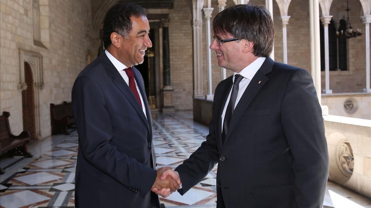 Sijilmassi en el Palau de la Generalitat, con el president Carles Puigdemont, el 31 de agosto del 2016; eran otros tiempos. Sijilmassi en el Palau de la Generalitat, con el president Carles Puigdemont, el 31 de agosto del 2016; eran otros tiempos.