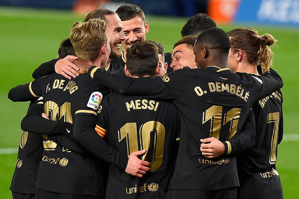 Los jugadores del Barça celebran uno de los seis goles a la Real Sociedad en Anoeta. Los jugadores del Barça celebran uno de los seis goles a la Real Sociedad en Anoeta.
