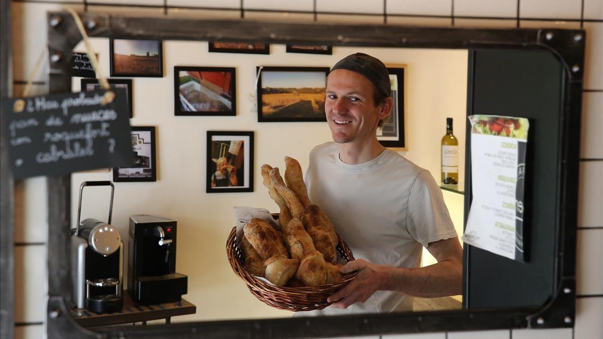 El panadero Benjamin Brabant, en su panadería de Barcelona. El panadero Benjamin Brabant, en su panadería de Barcelona.