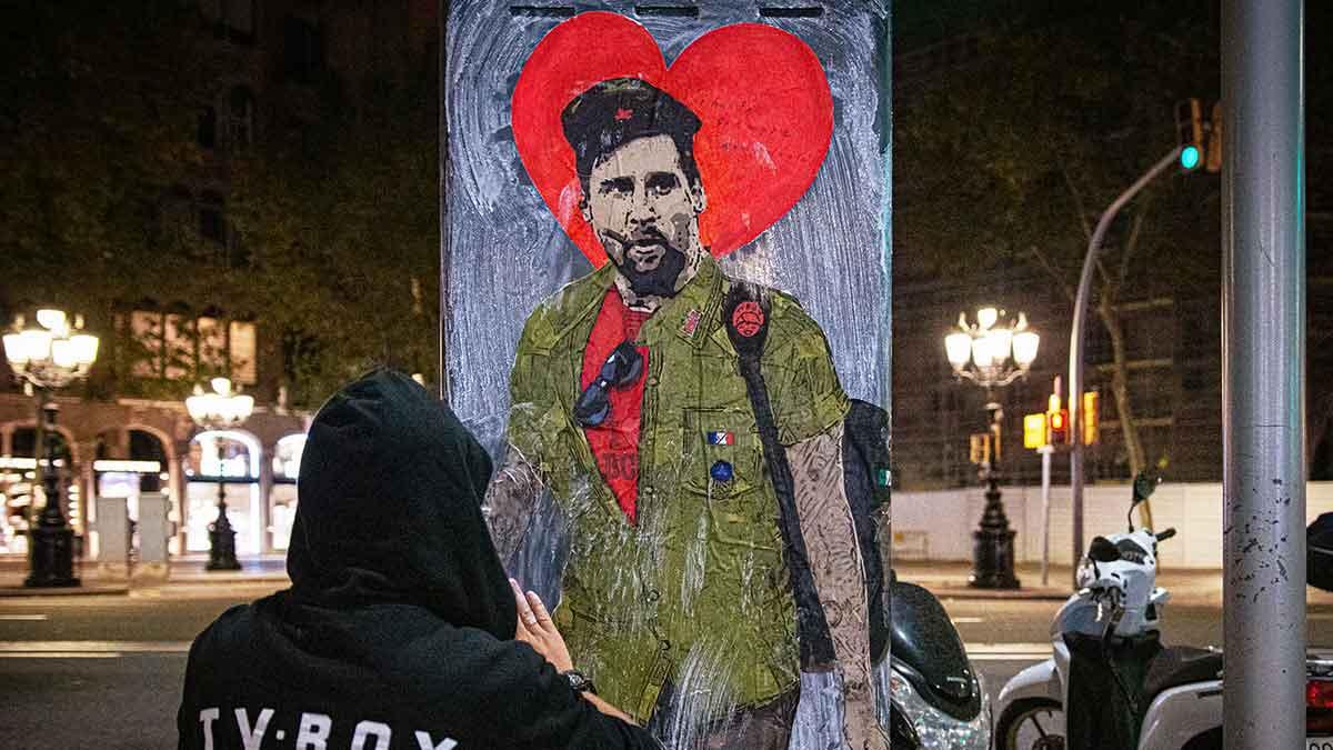 TVBoy retrata a Messi como Che Guevara en la plaza de Catalunya de Barcelona este viernes.
