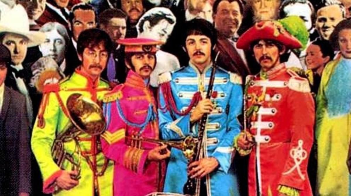 Portada de Sgt. Pepper’s Lonely Hearts Club Band de los Beatles. Portada de Sgt. Pepper’s Lonely Hearts Club Band de los Beatles.