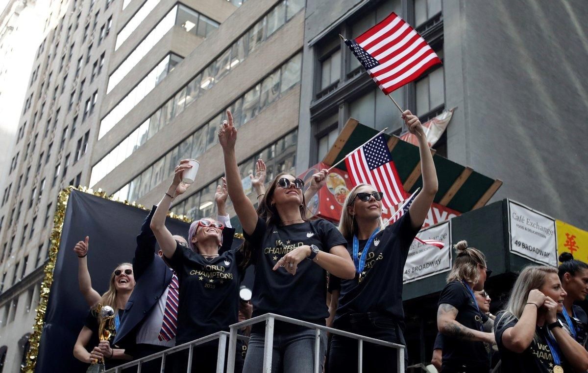 Las jugadoras de la selección femenil de fútbol de los EEUU celebrando su título mundial. EFE Las jugadoras de la selección femenil de fútbol de los EEUU celebrando su título mundial. EFE